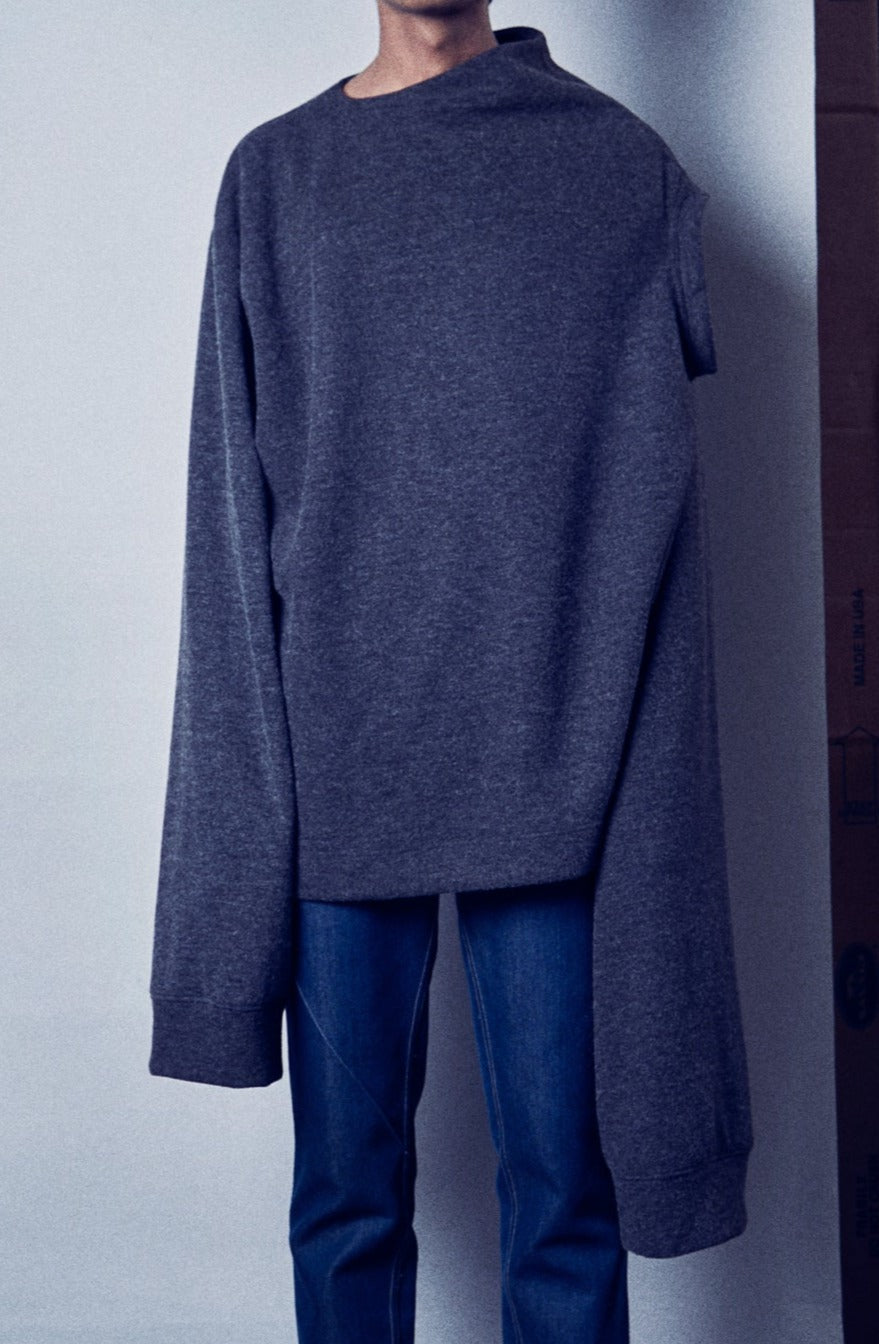 OVERSIZED MUTATED SWEATER