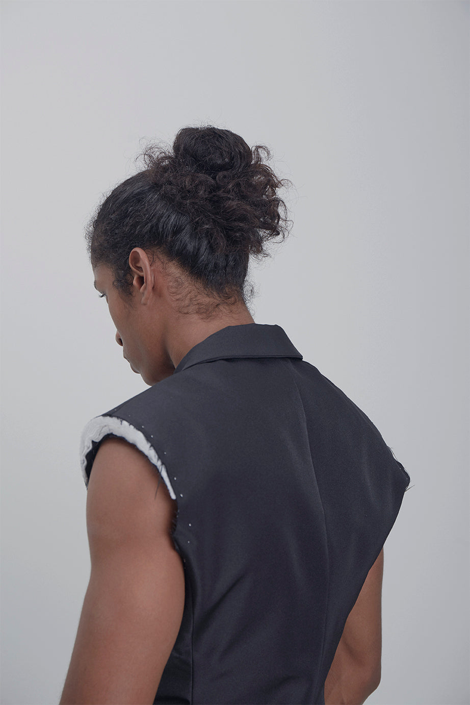 SLEEVELESS SUIT