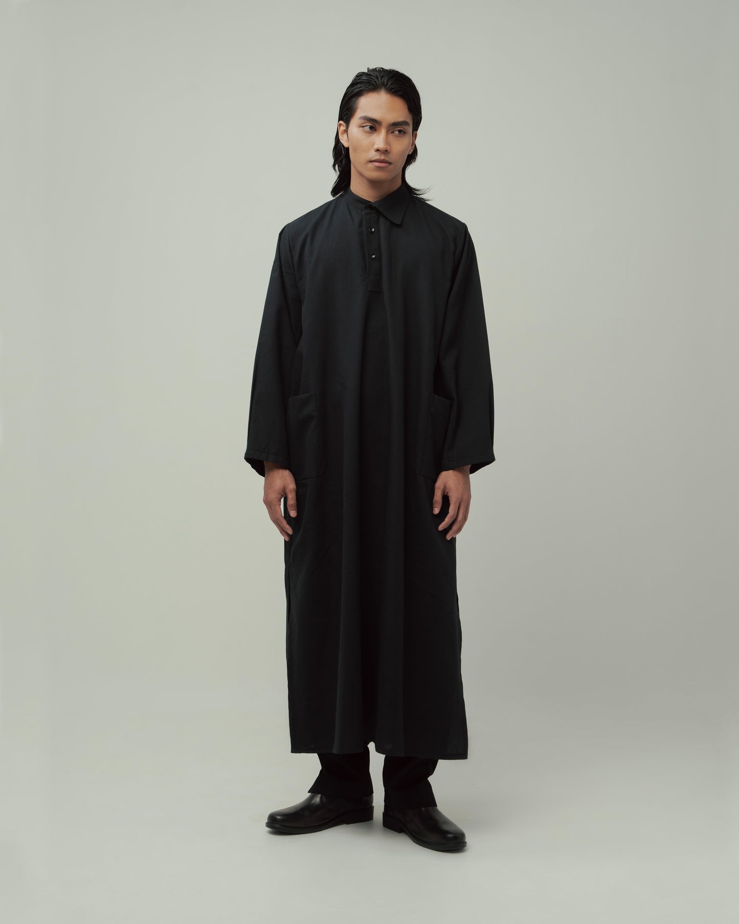 SLASHED COLLAR JUBAH