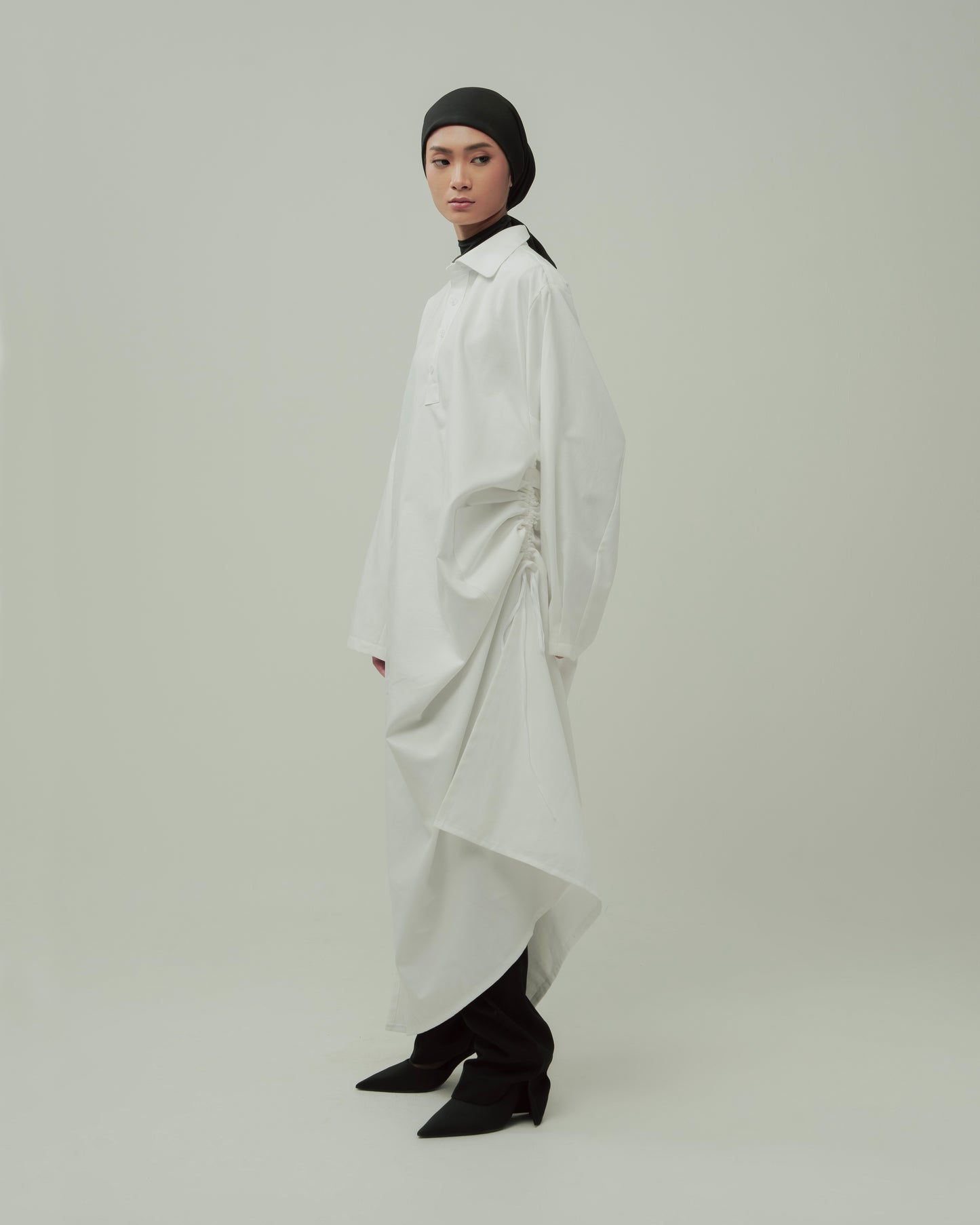 SLASHED COLLAR JUBAH