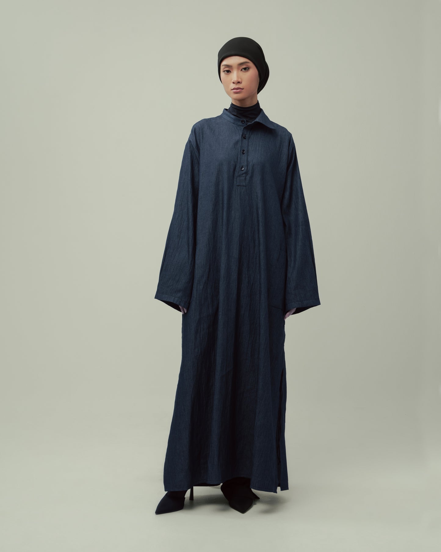 CHAMBRAY SLASHED COLLAR JUBAH