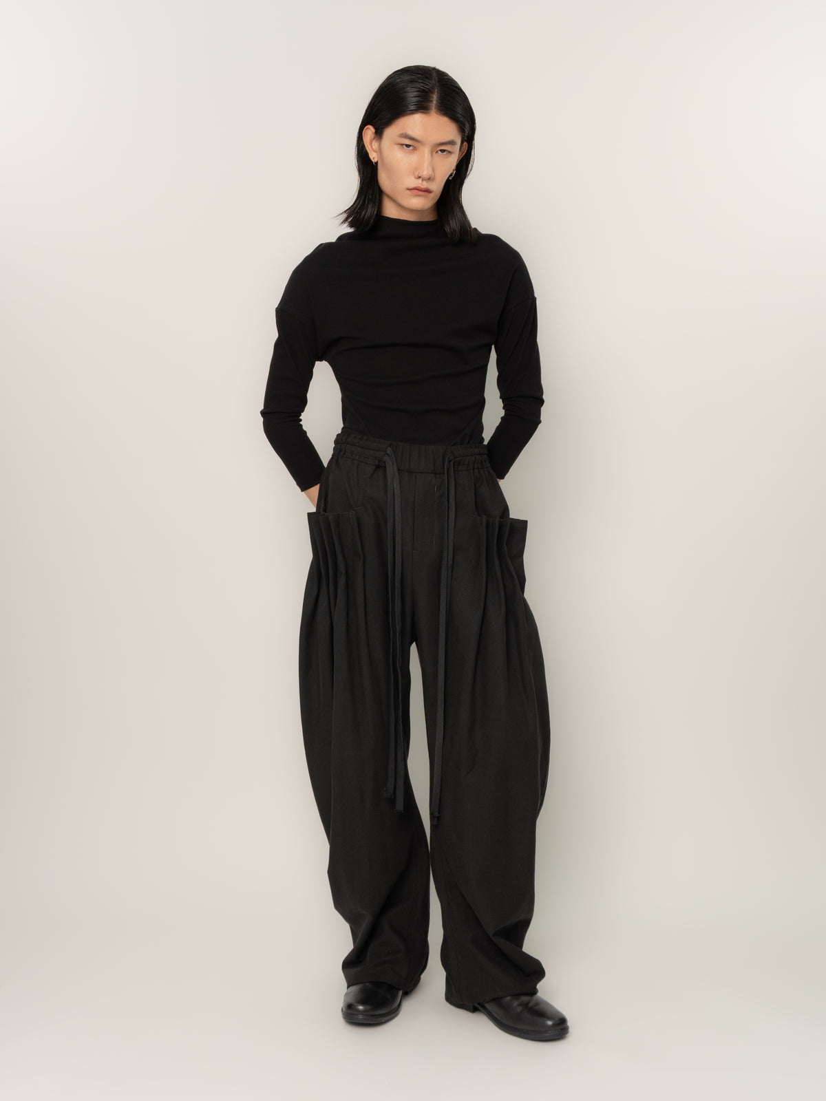 PINCHED POCKET TROUSERS (BLACK)