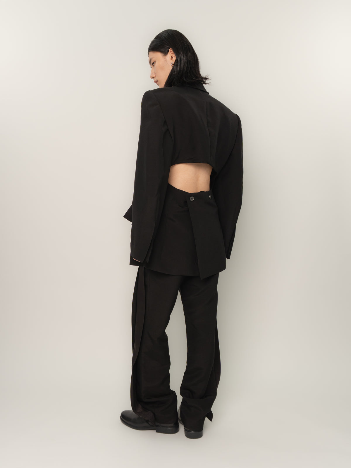 PINCHED BLAZER (BLACK)