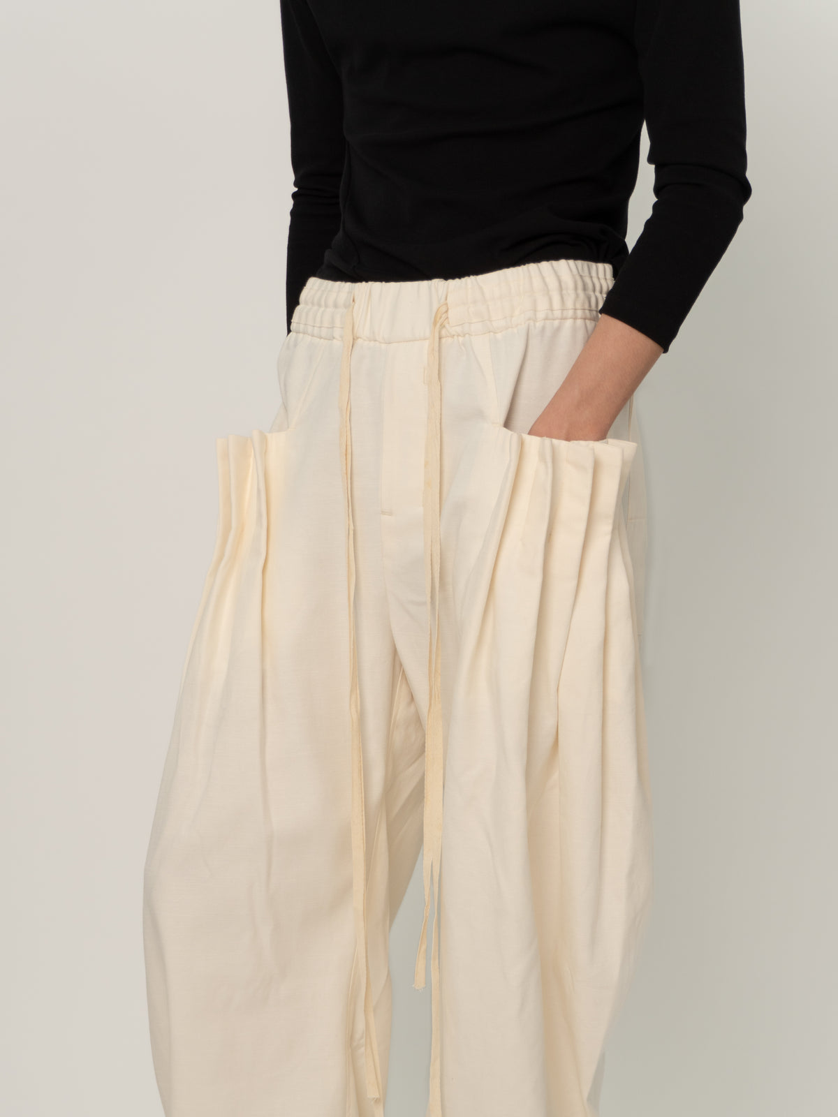 PINCHED POCKET TROUSERS (BONE)