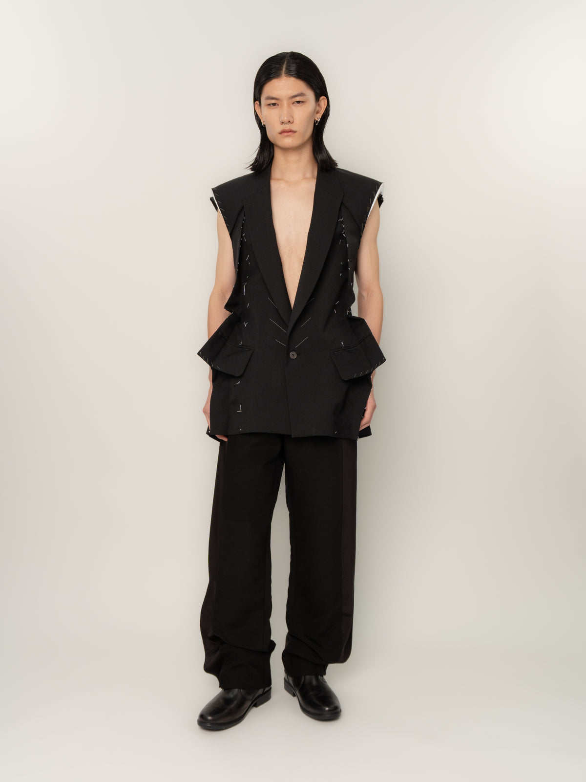 SLEEVELESS PINCHED BLAZER