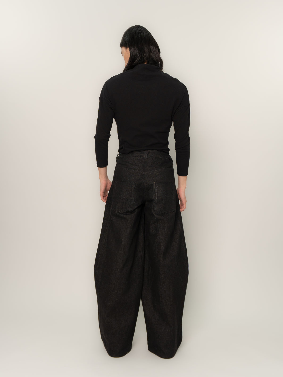 CURVED WAIST DENIM TROUSERS (BLACK)