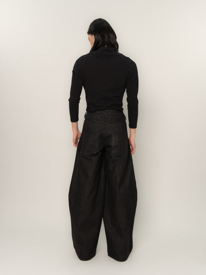 CURVED WAIST DENIM TROUSERS (BLACK)