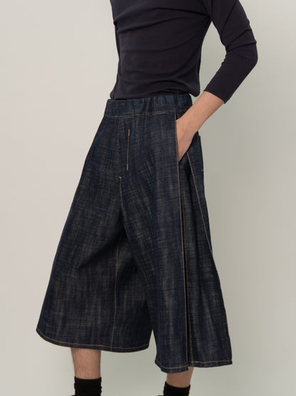 SIDE PLEAT DENIM SHORTS (INDIGO)