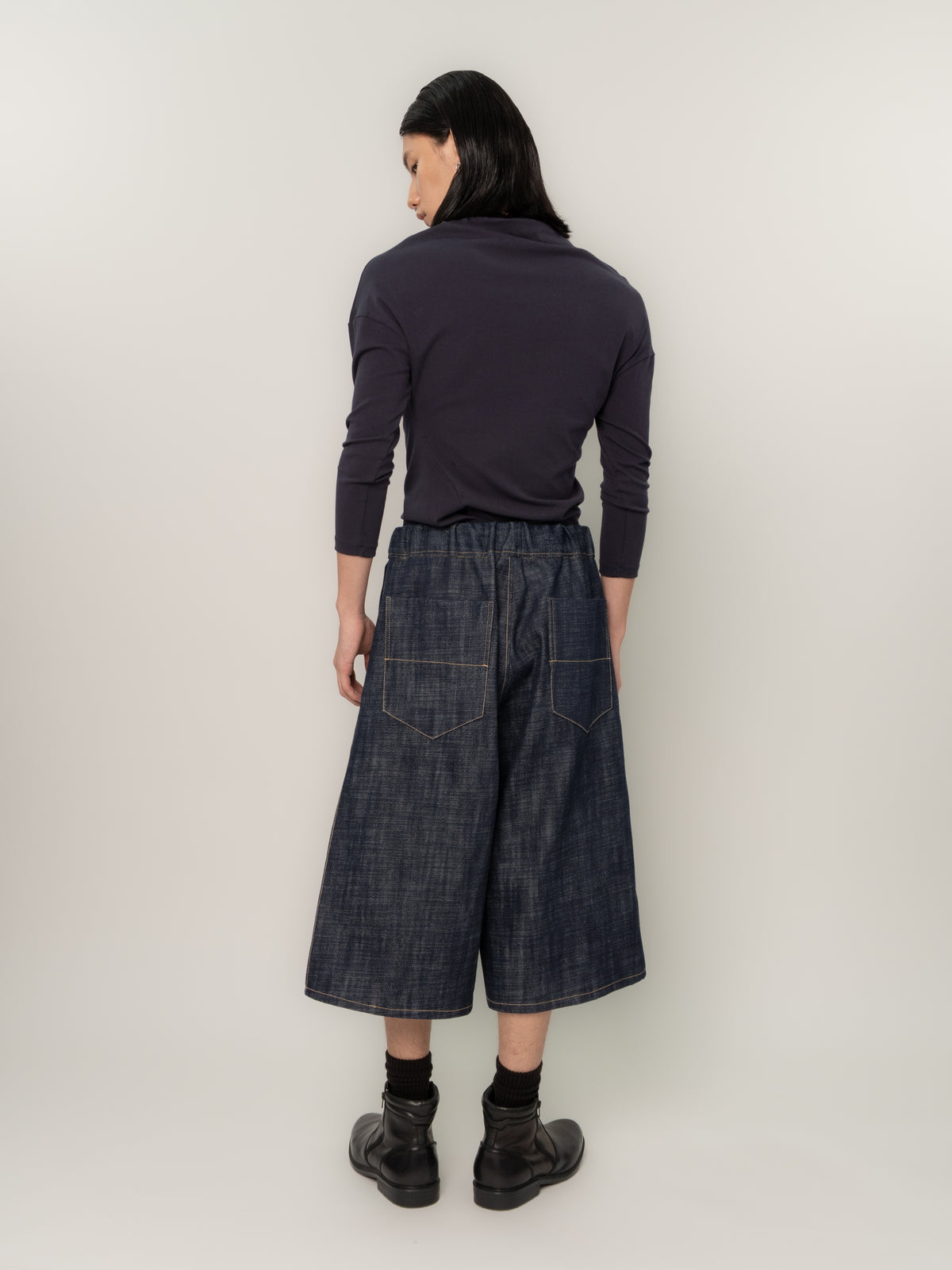 SIDE PLEAT DENIM SHORTS (INDIGO)