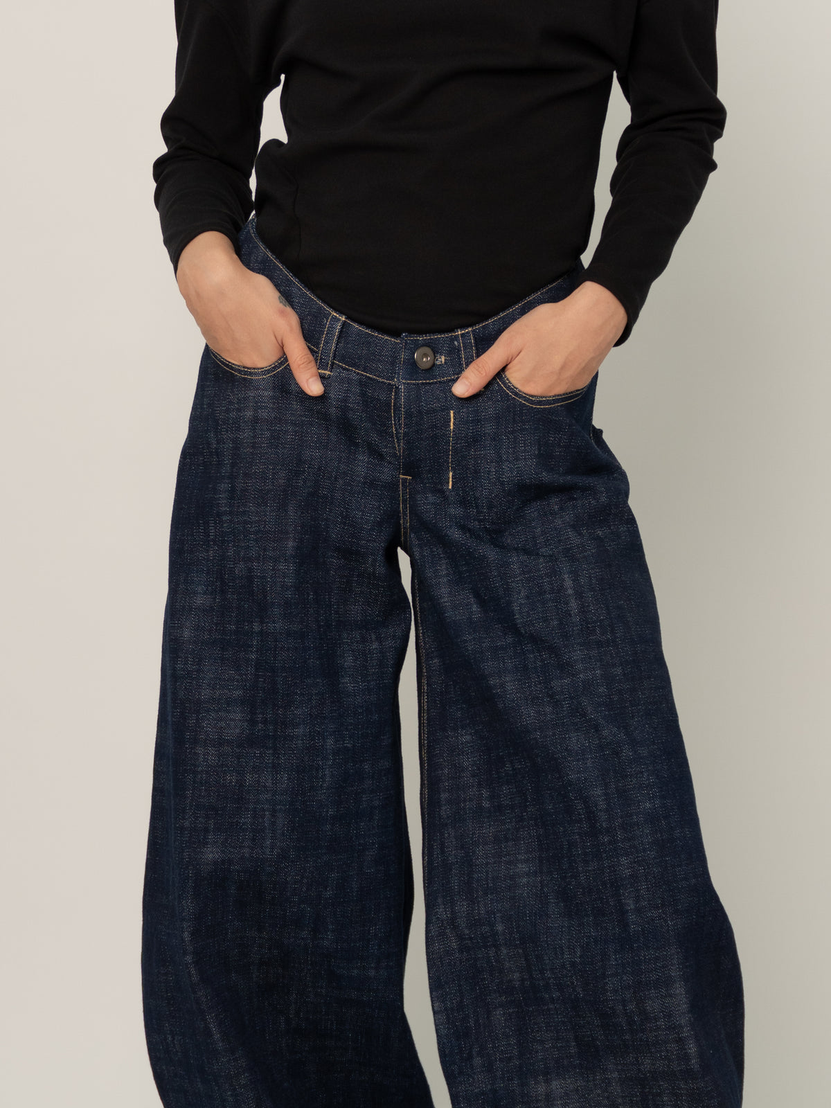 CURVED WAIST DENIM TROUSERS (INDIGO)