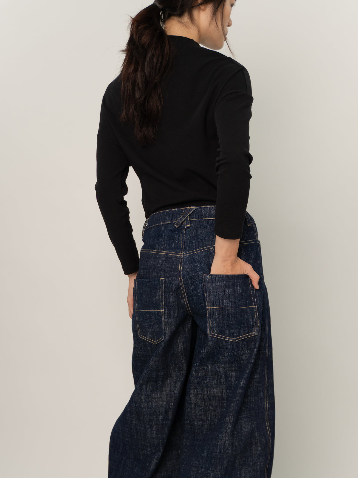 CURVED WAIST DENIM TROUSERS (INDIGO)