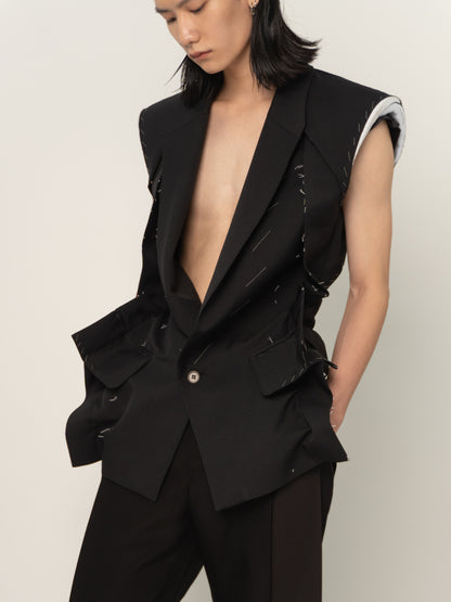 SLEEVELESS PINCHED BLAZER