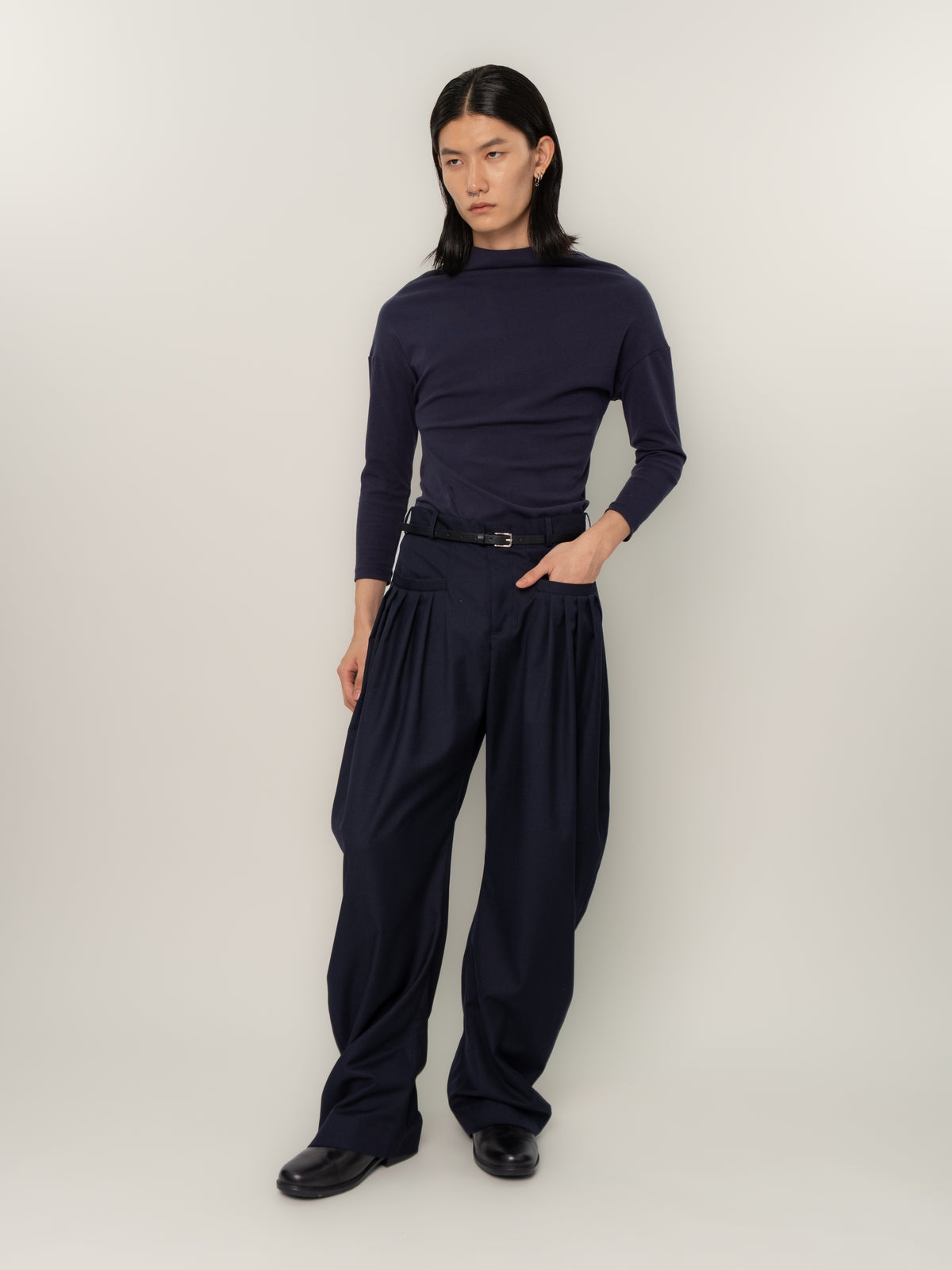 PLEATED POCKET TAILORED TROUSERS (NAVY)