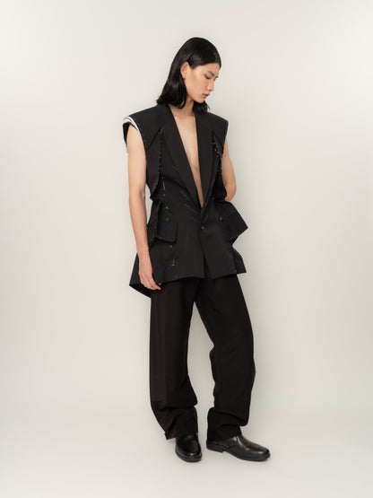 SLEEVELESS PINCHED BLAZER