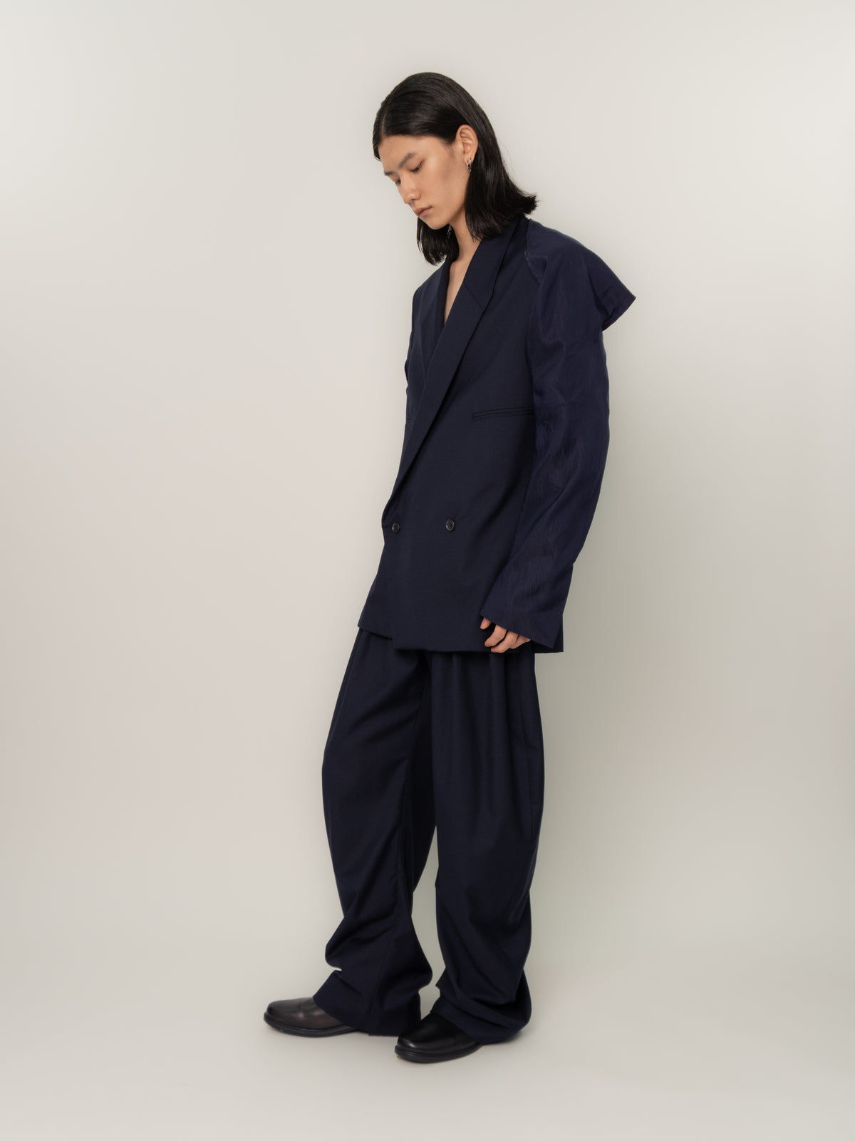 HUNCHED DRAPE DOUBLE BREASTED BLAZER (NAVY)