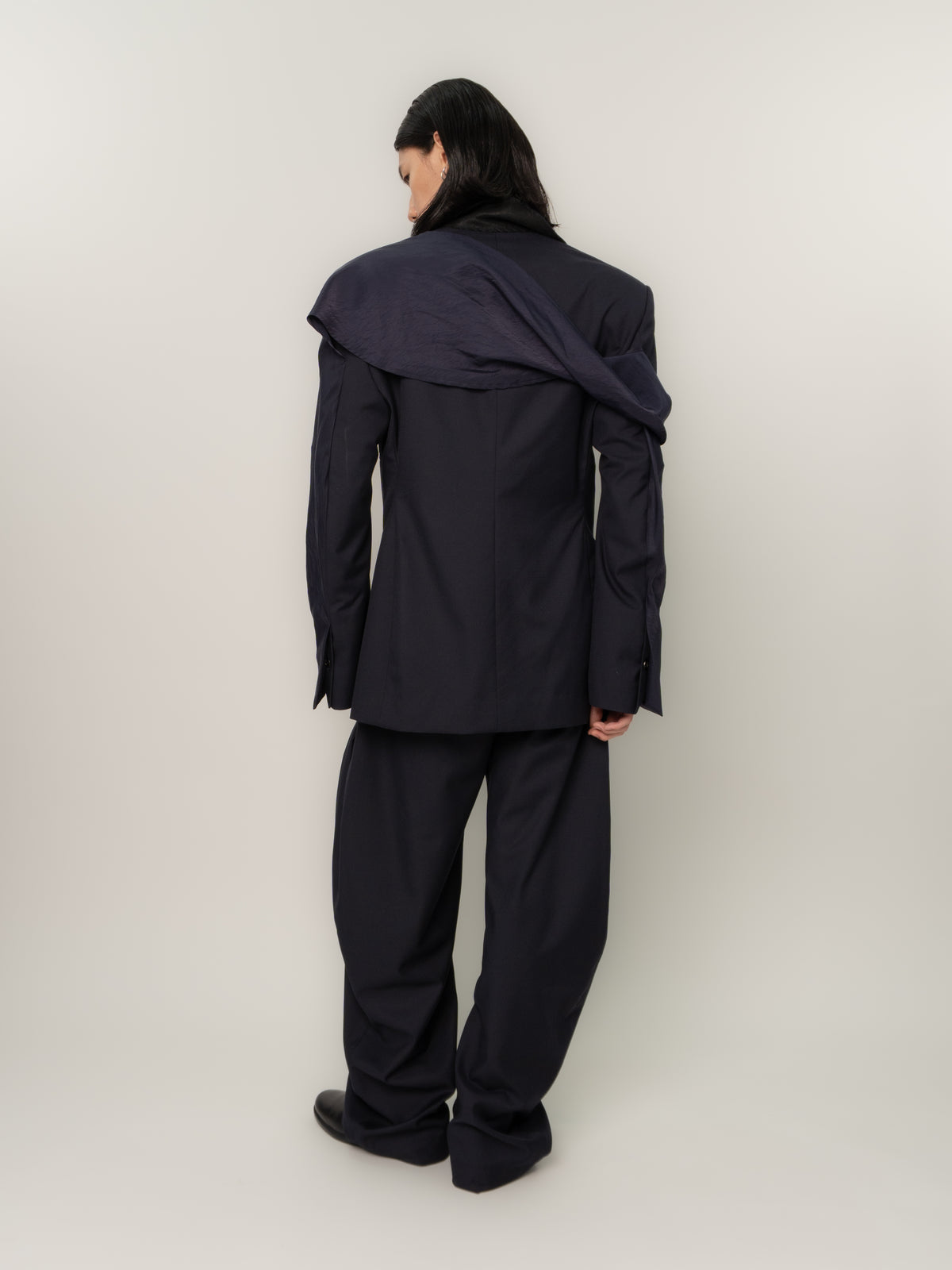 HUNCHED DRAPE DOUBLE BREASTED BLAZER (NAVY)