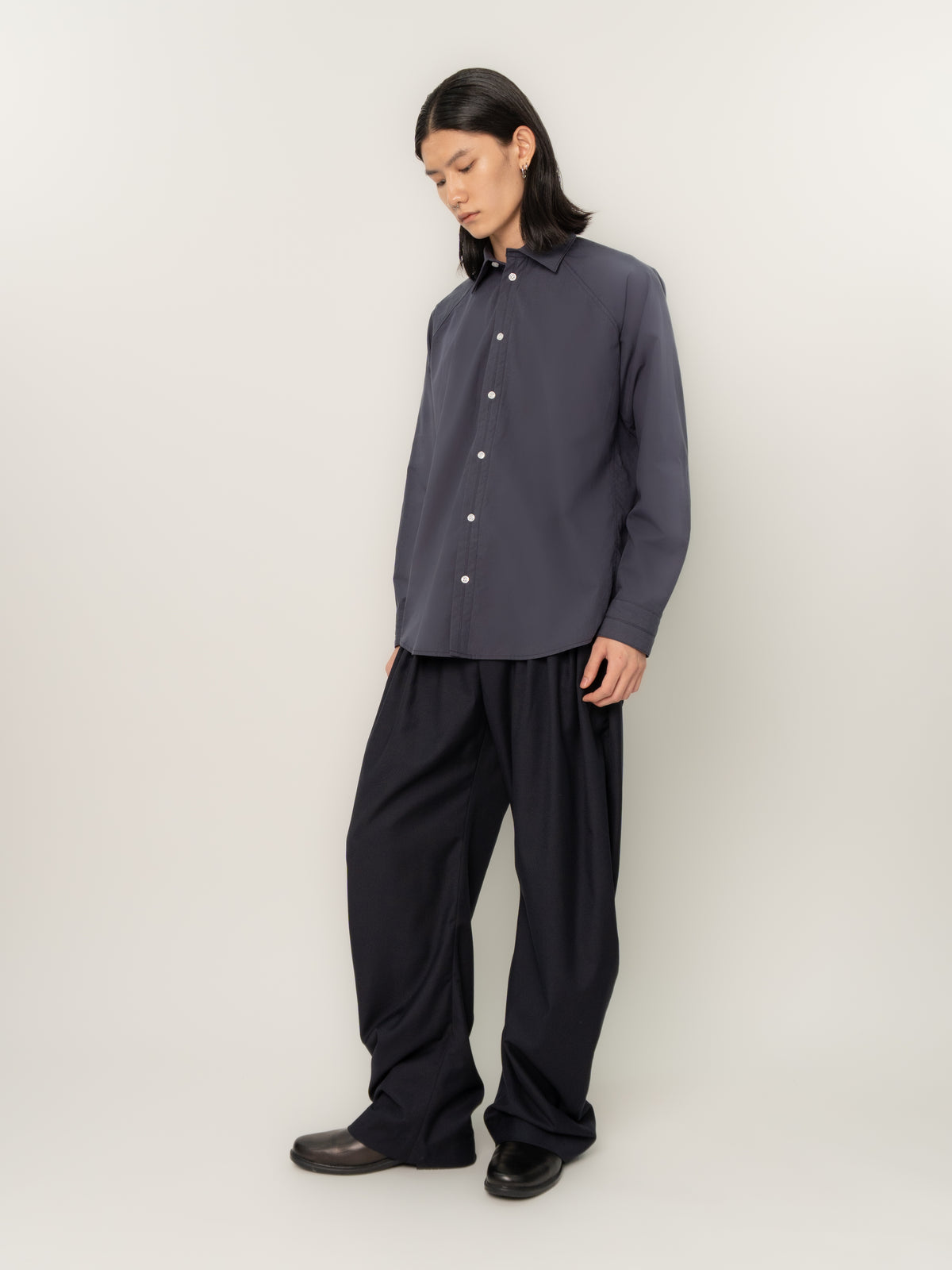 BUTTON DOWN RAGLAN SHIRT (NAVY)