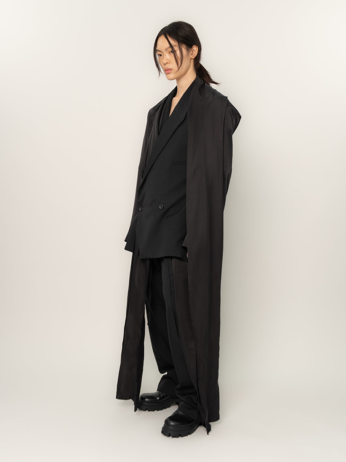 HUNCHED DRAPE BLAZER WITH TRAIN