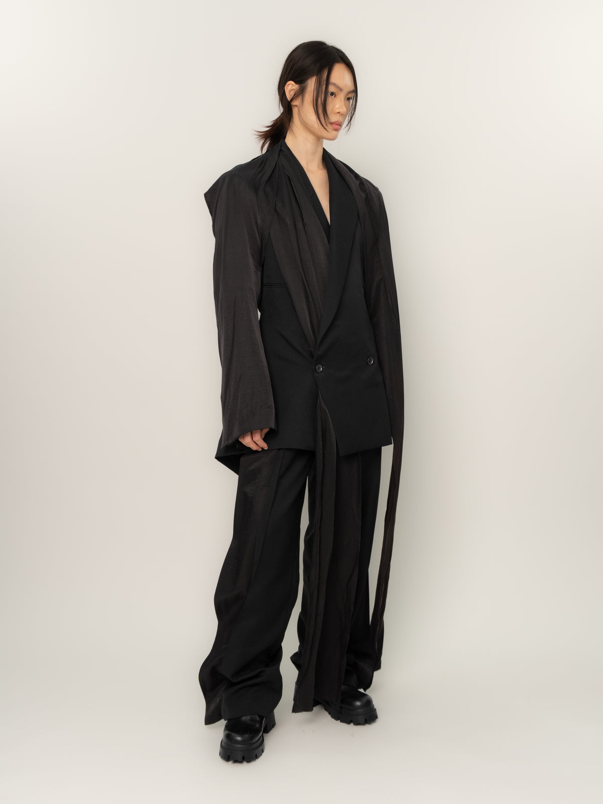 HUNCHED DRAPE BLAZER WITH TRAIN