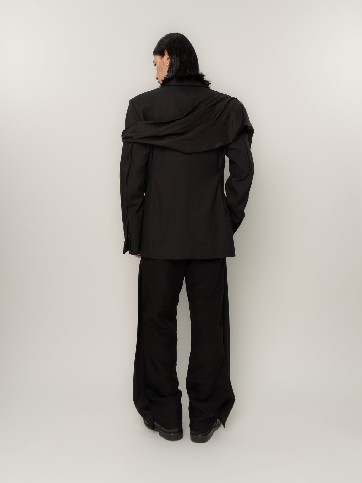 HUNCHED DRAPE DOUBLE BREASTED BLAZER (BLACK)