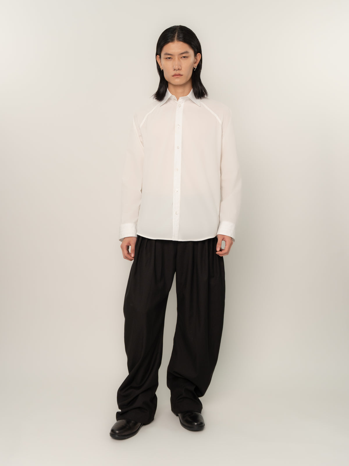 BUTTON DOWN RAGLAN SHIRT (WHITE)