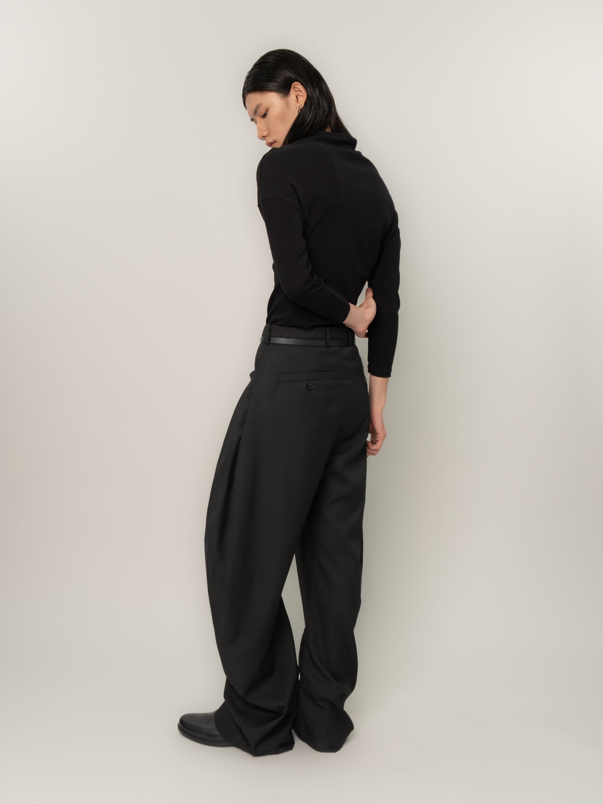 PLEATED POCKET TAILORED TROUSERS (BLACK)