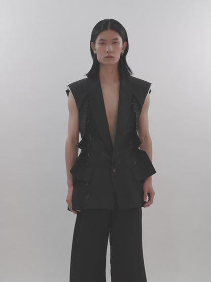 SLEEVELESS PINCHED BLAZER