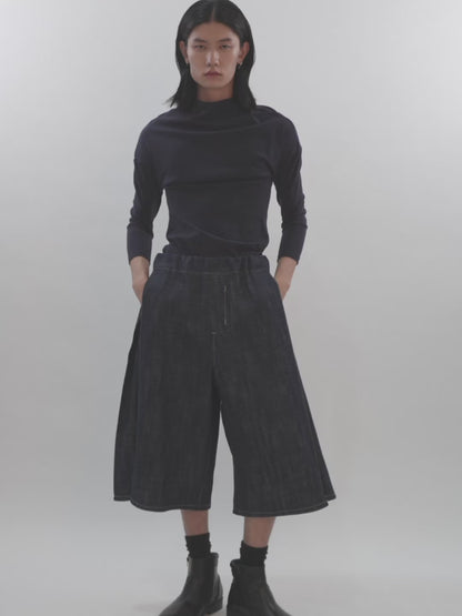 SIDE PLEAT DENIM SHORTS (BLACK)