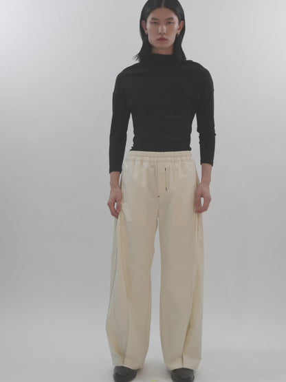 SLANT PLEAT CASUAL TROUSERS (BLACK)